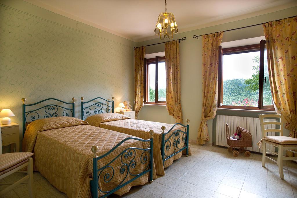 Agriturismo Podere Poggio Ai Cieli Сан-Джиминьяно Номер фото