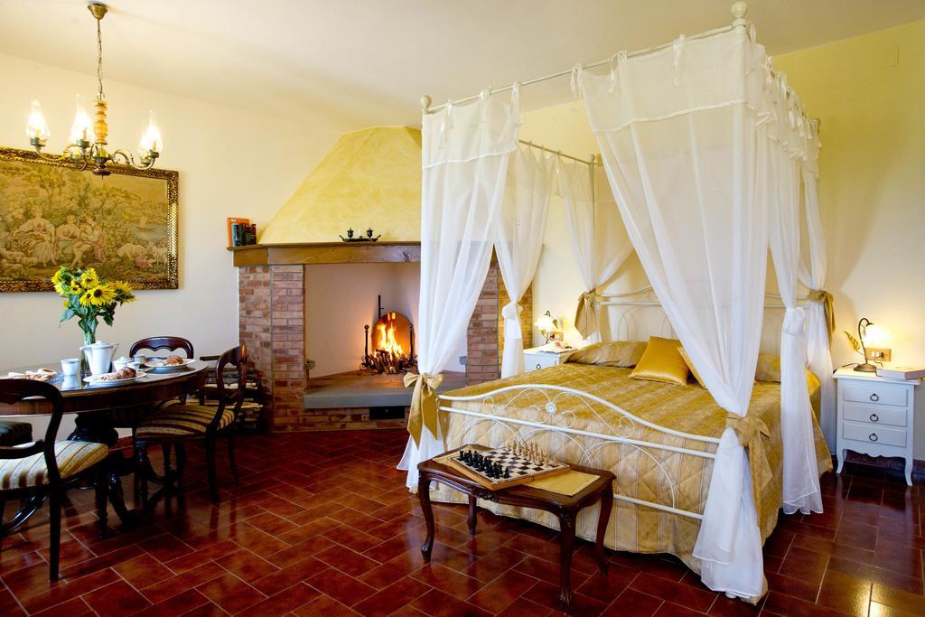 Agriturismo Podere Poggio Ai Cieli Сан-Джиминьяно Номер фото