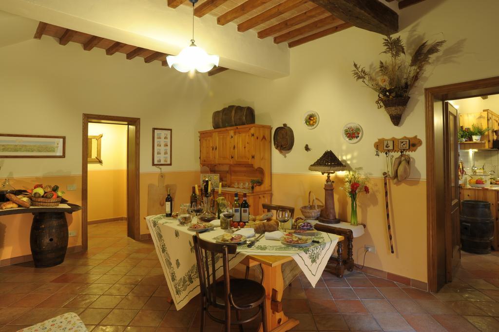Agriturismo Podere Poggio Ai Cieli Сан-Джиминьяно Номер фото