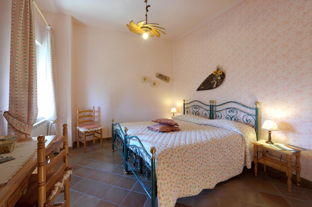 Agriturismo Podere Poggio Ai Cieli Сан-Джиминьяно Номер фото