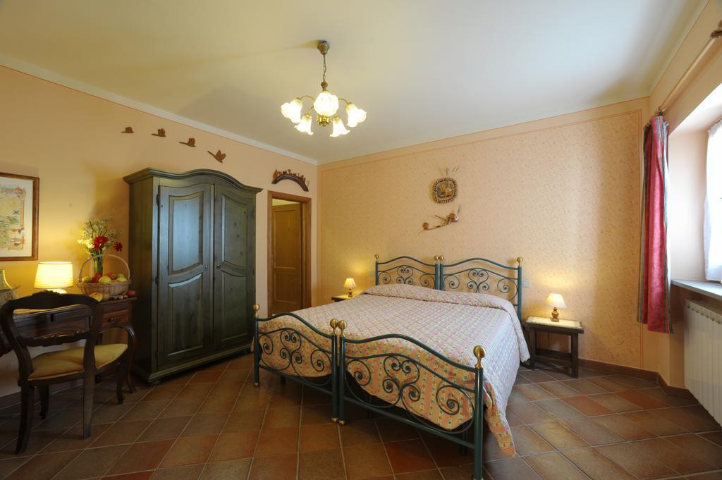 Agriturismo Podere Poggio Ai Cieli Сан-Джиминьяно Номер фото